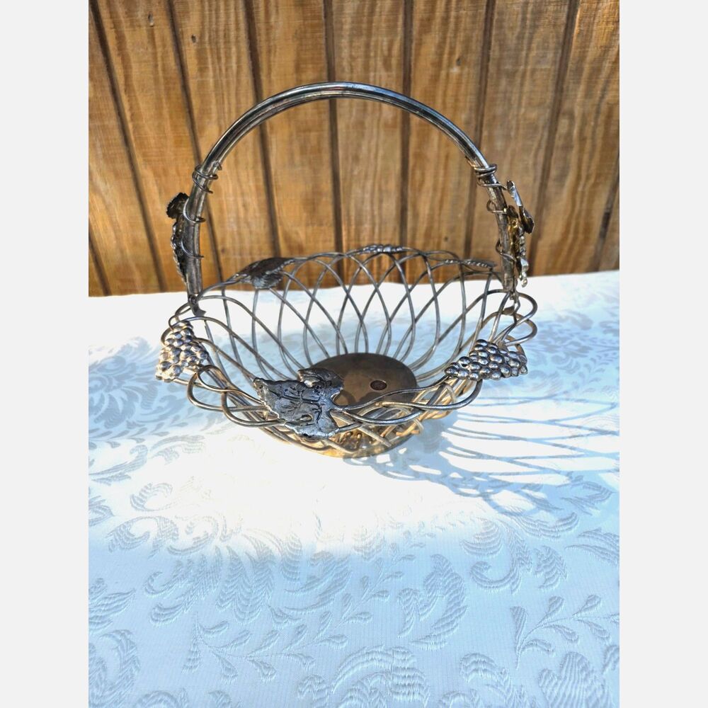 Vintage Godinger Silverplate Wirework Basket Grapes Leaves Folding Handle